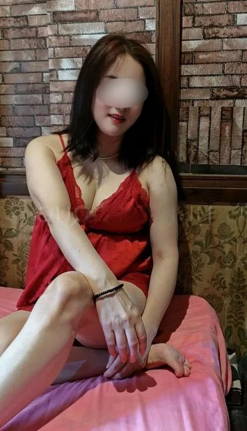 ASIATICA RECIEN LLEGADA A LA CIUDAD