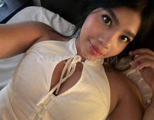 CHICA TRAVIESA Y JUGUETONA