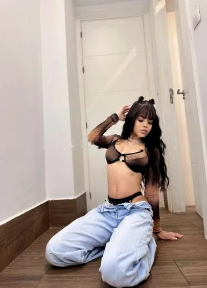 MODELO VENEZOLANA DISPONIBLE