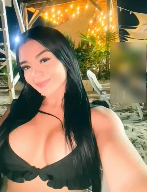 Latina que cumple todas tus fantasías