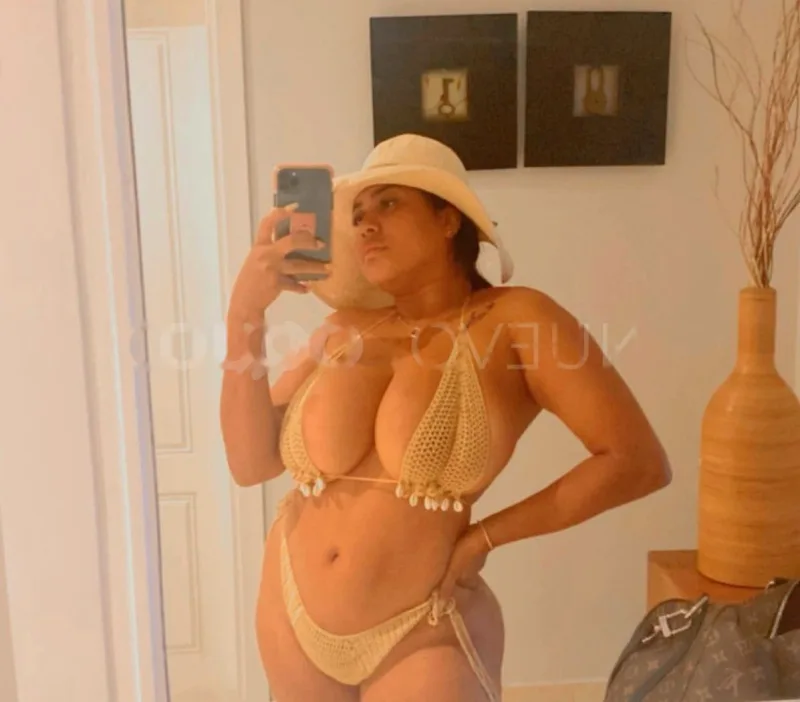 Bella caliente latina