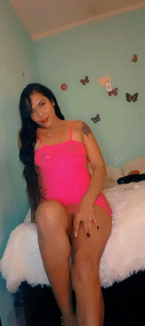 chica latina caliente