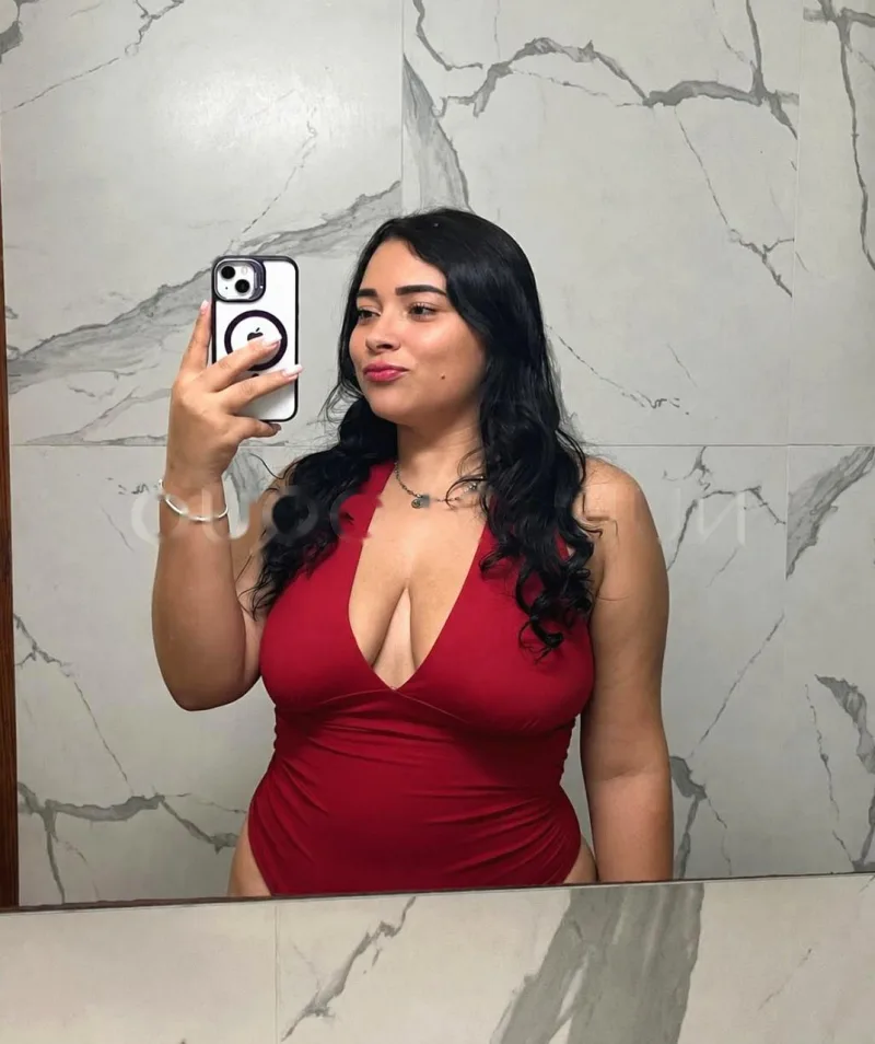 Colombiana lindísima disponible para ti
