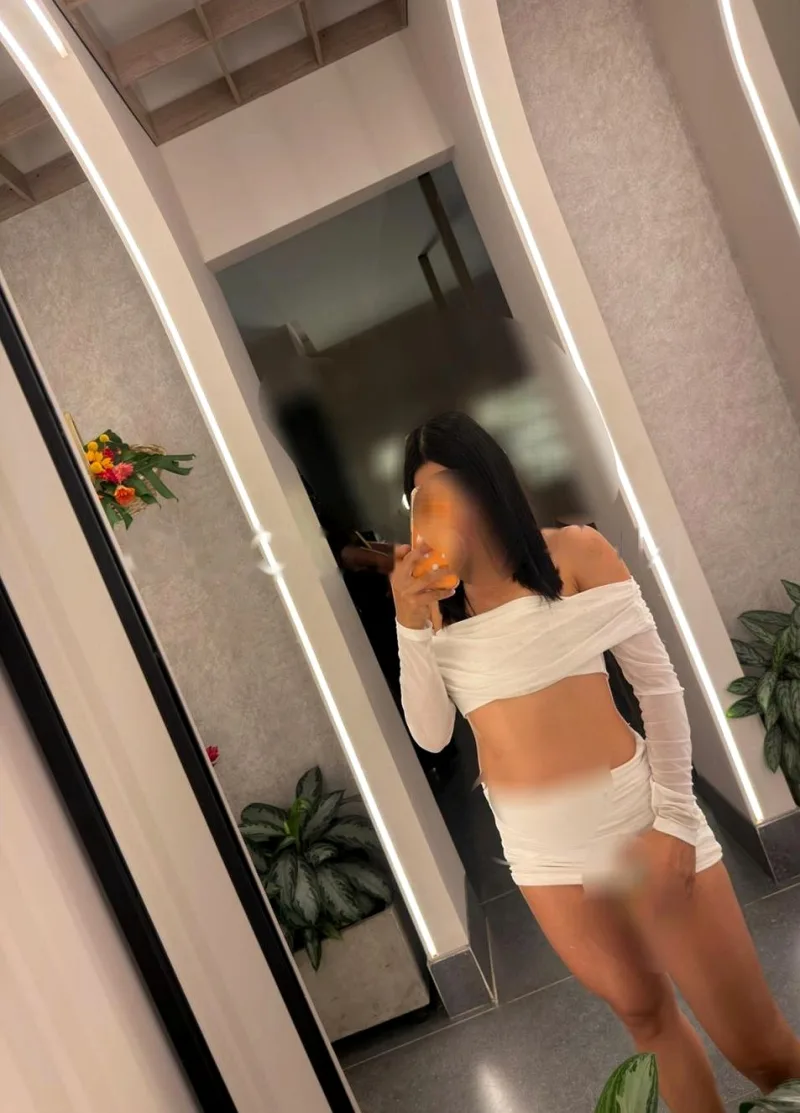 HERMOSA Y DISPONIBLE