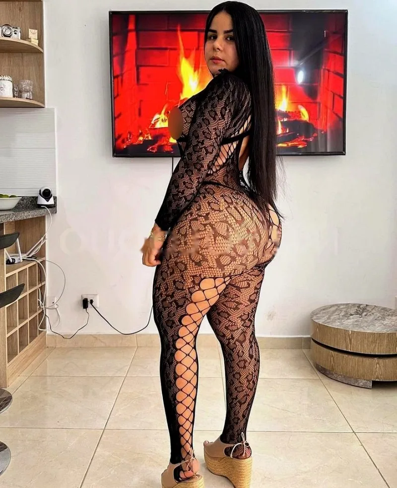 LATINA COLOMBIANA RECIÉN LLEGADA