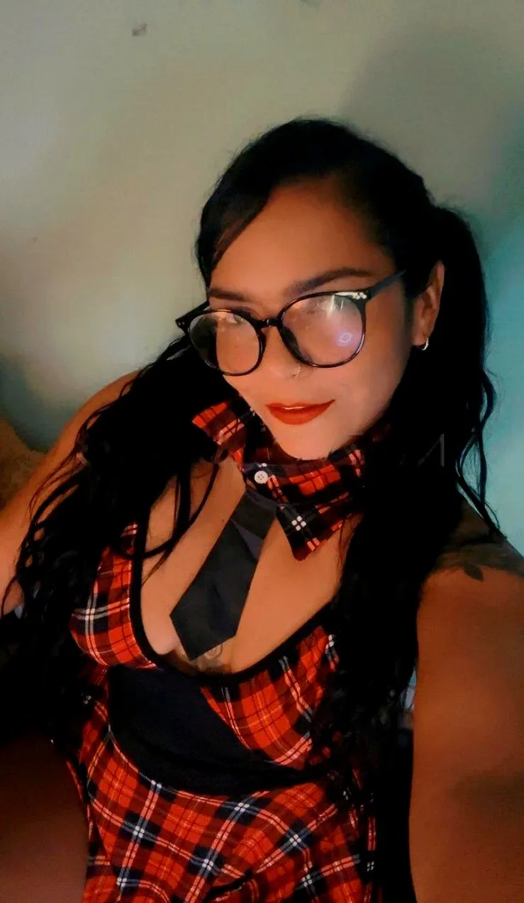 chica latina caliente