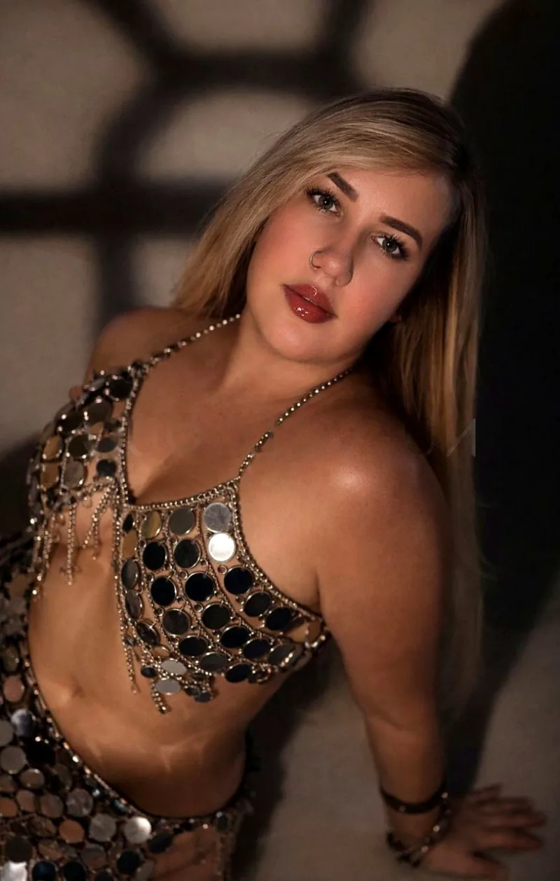 Implicada Cariñosa y Complaciente