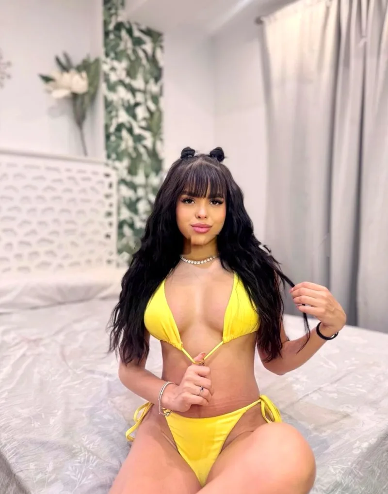 MODELO VENEZOLANA DISPONIBLE