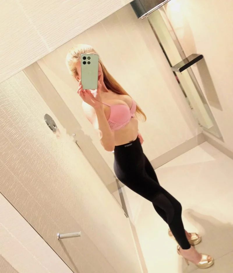 HERMOSA MUJERCITA DELGADITA SUPER HOT