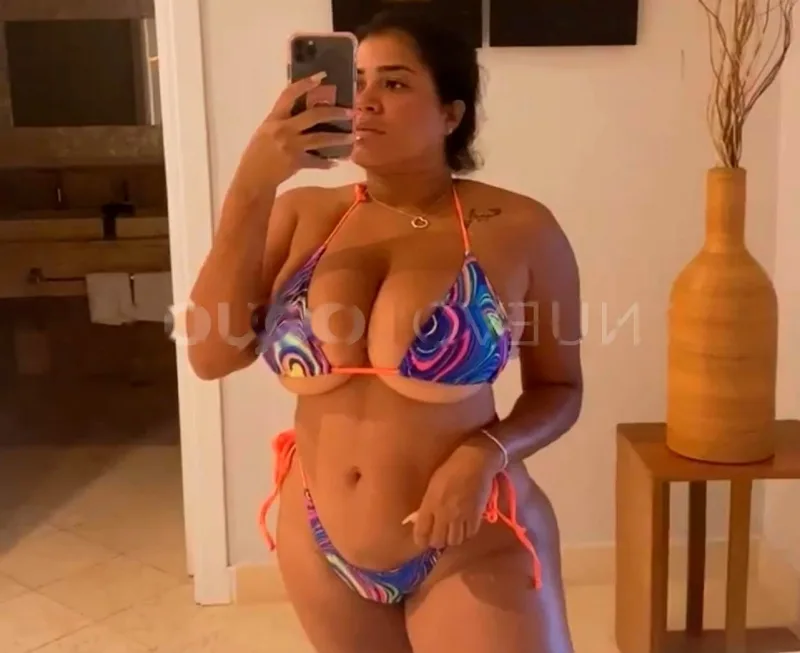 Bella caliente latina