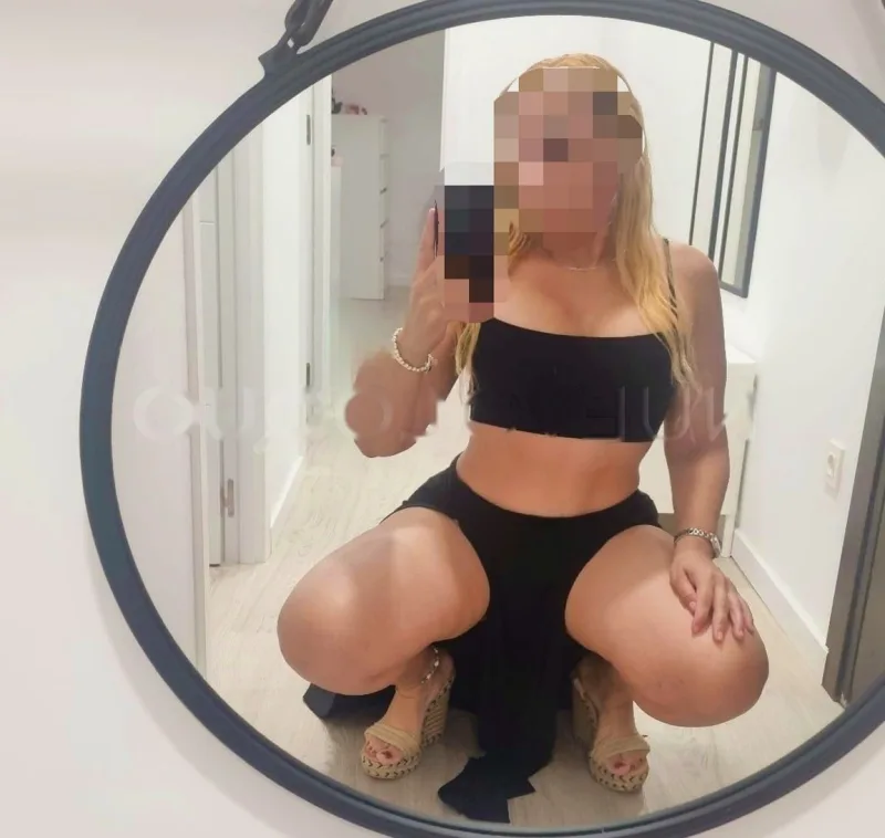 COMPLACIENTE Y ENCANTADORA
