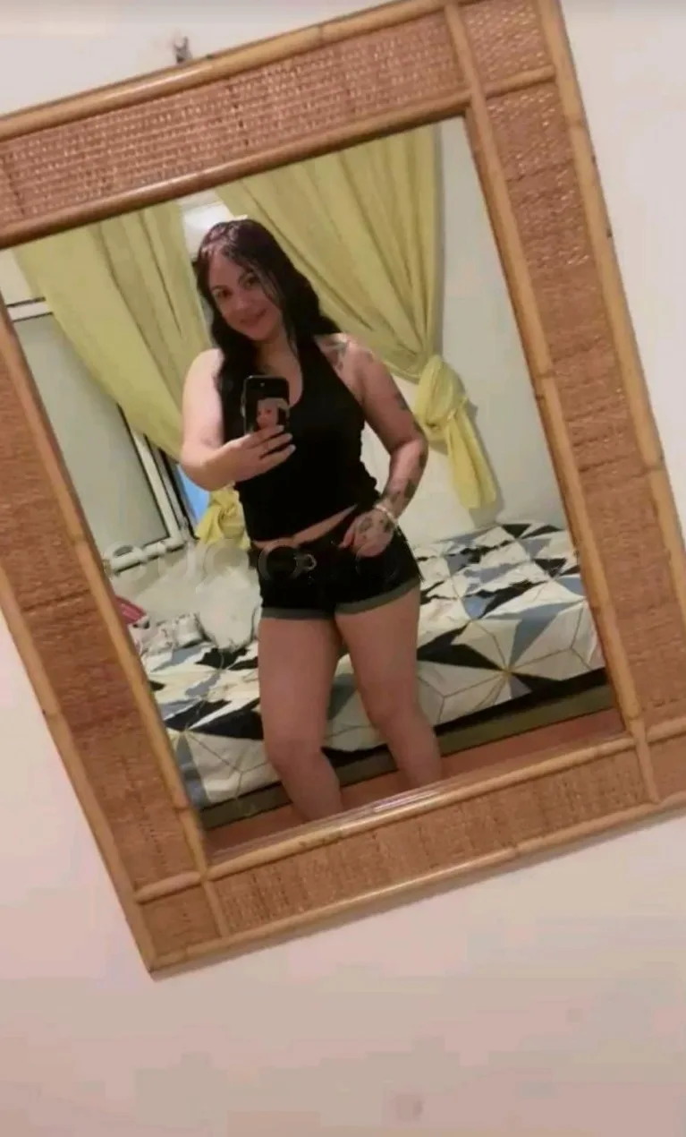 LINDA MASAJISTA, CARIÑOSA