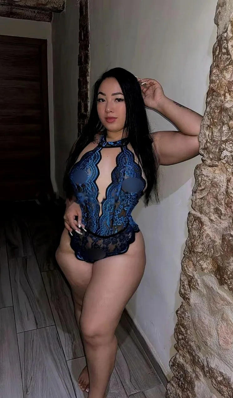 Hermosa divertida y juguetona