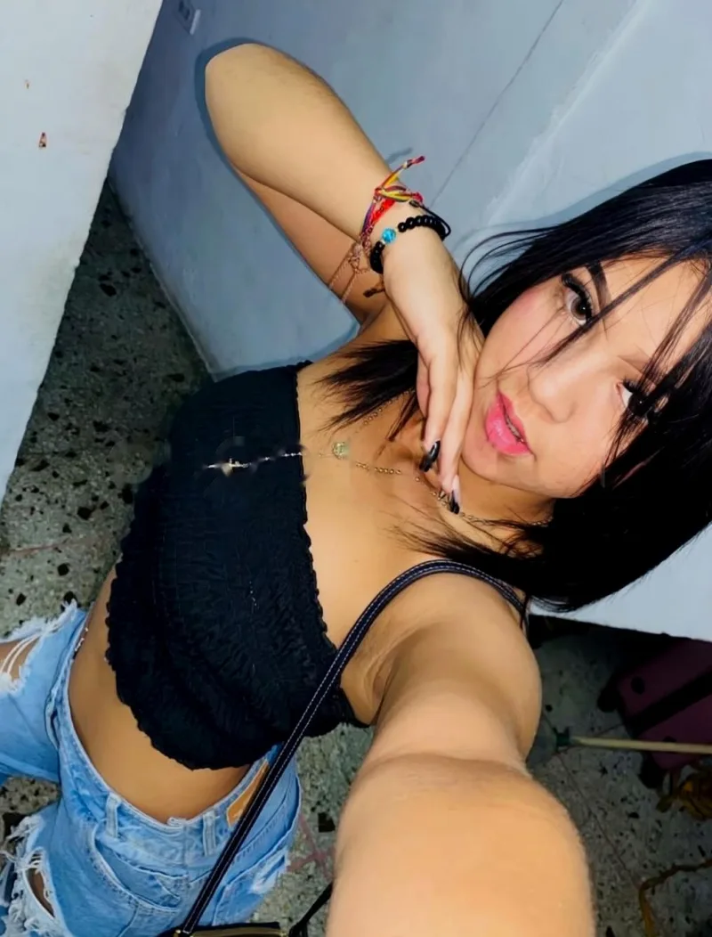 PRECIOSA ESTUDIANTE MUY COQUETA Y SEXI