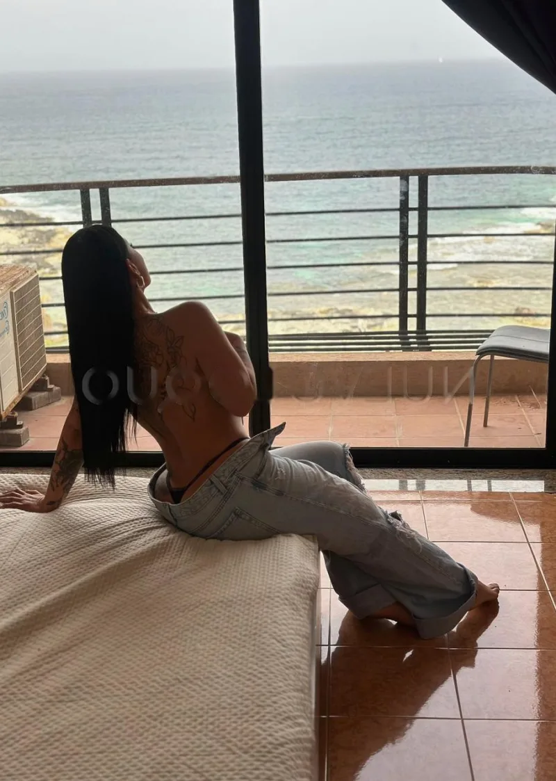 Bella y sensual por palma
