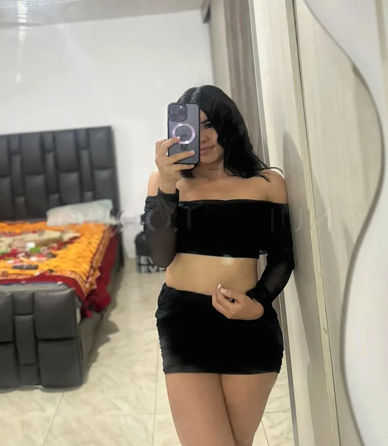 HERMOSA Y DISPONIBLE