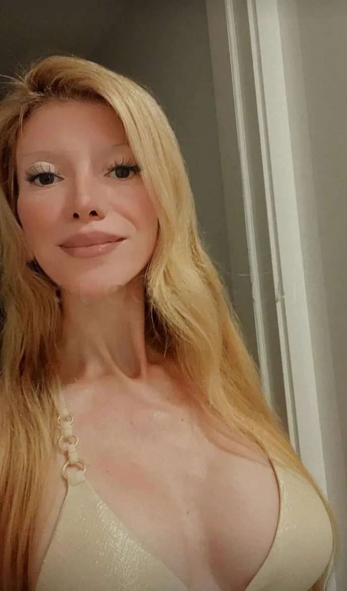 HERMOSA MUJERCITA DELGADITA SUPER HOT