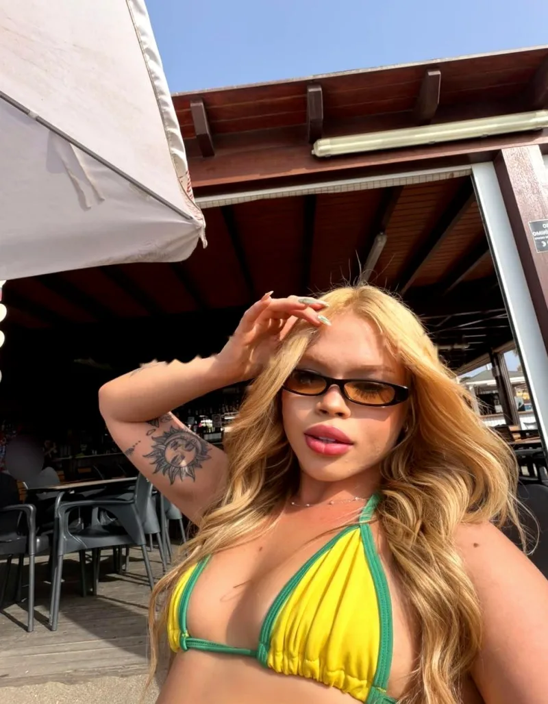 SUPER GUAPA Y MUY CALIENTE