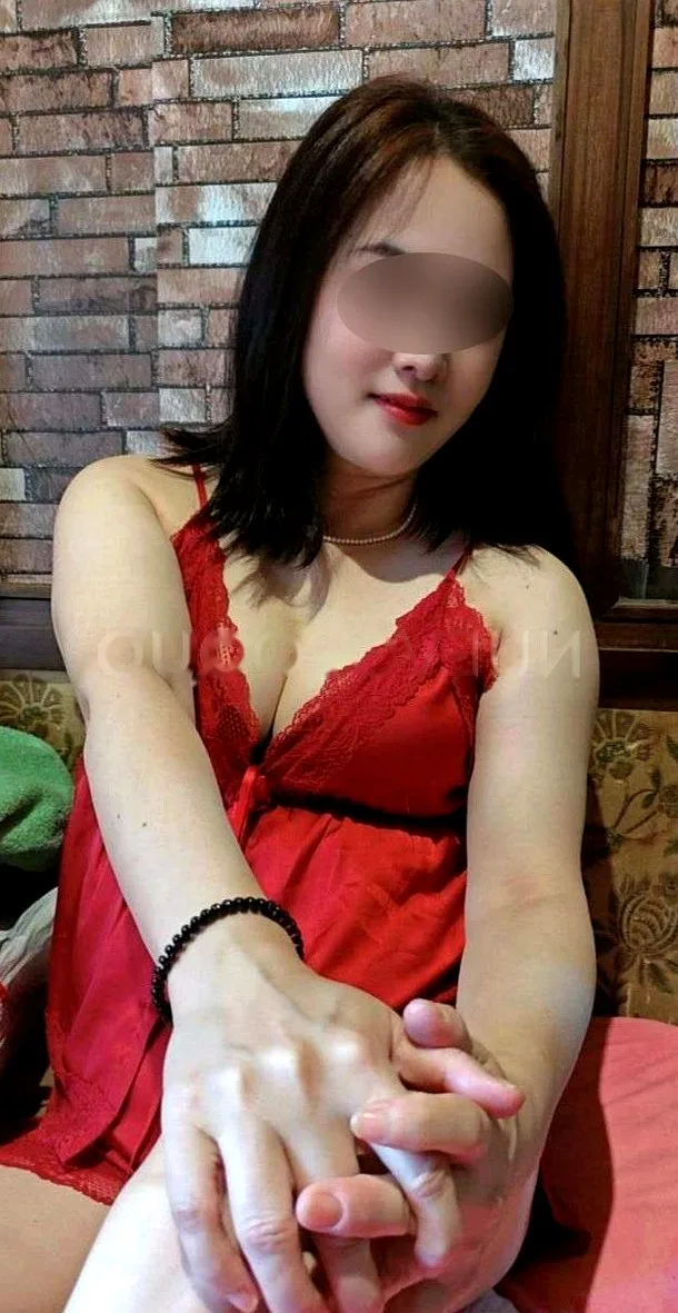 ASIATICA RECIEN LLEGADA A LA CIUDAD