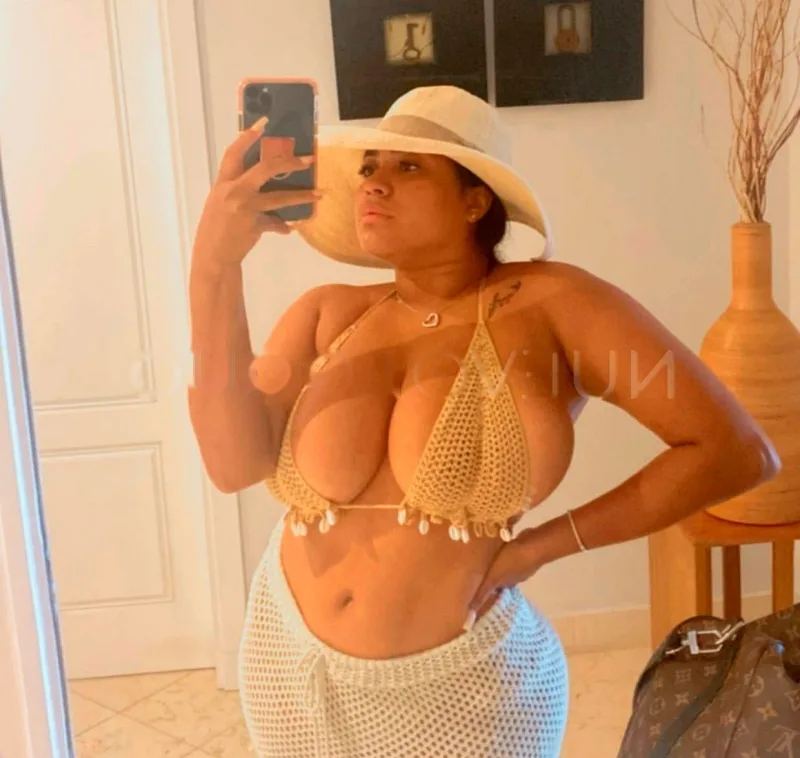 Bella caliente latina