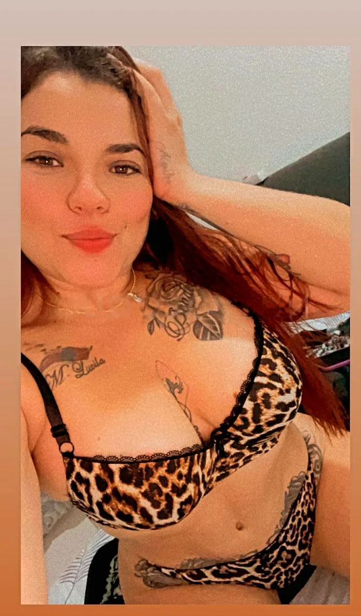 COLOMBIANA LATINA JUGUETONA y BADALONA