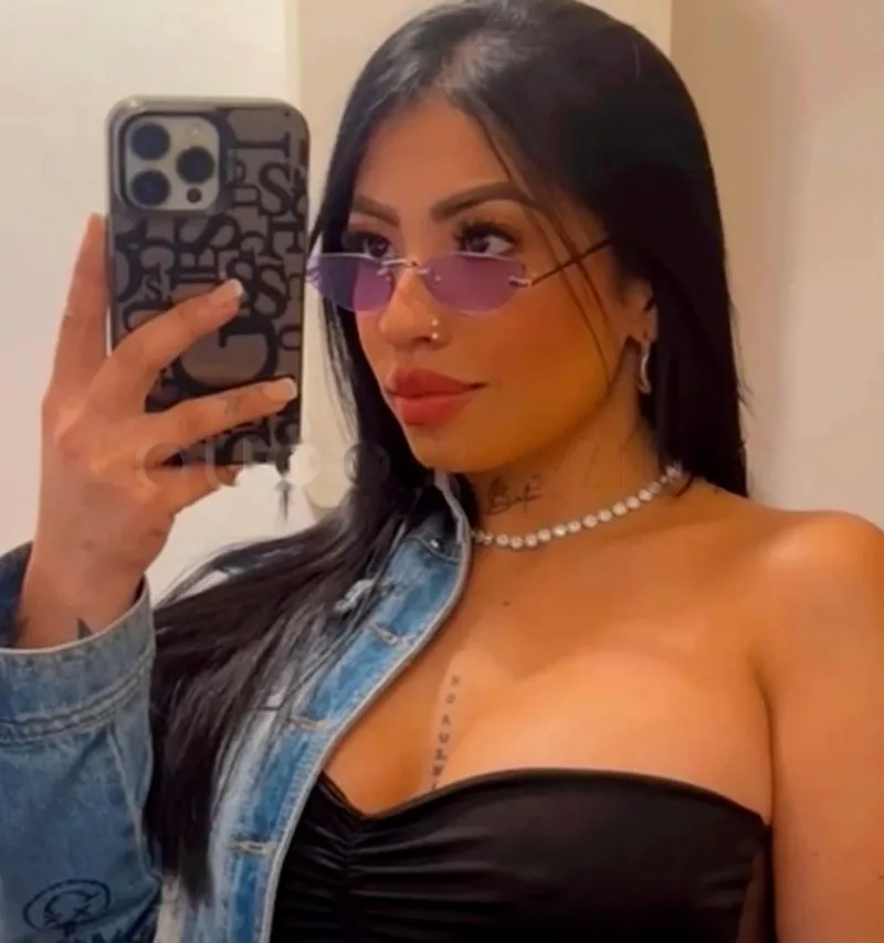 Bella y sensual por palma