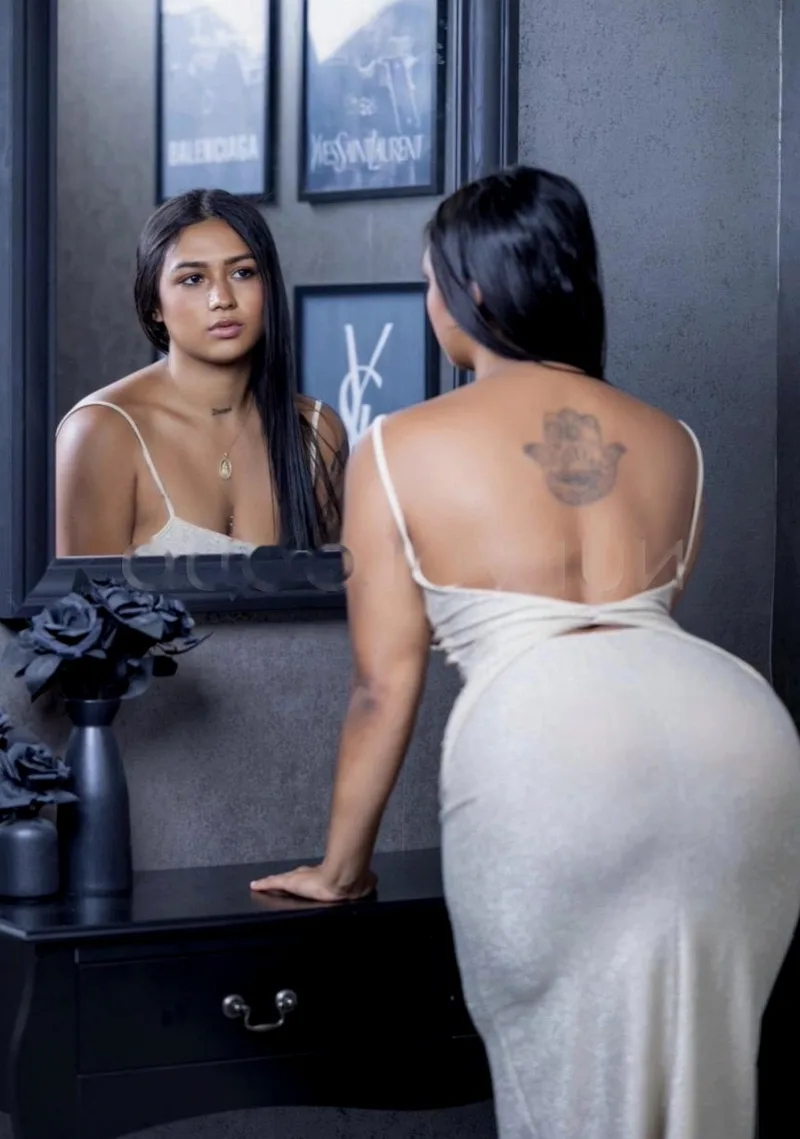 Chica top colombiana de lujo