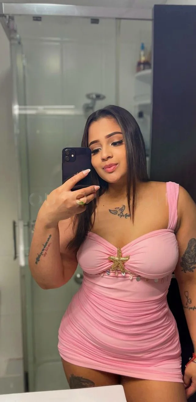 ENCANTADORA Y GUAPA COLOMBIANA