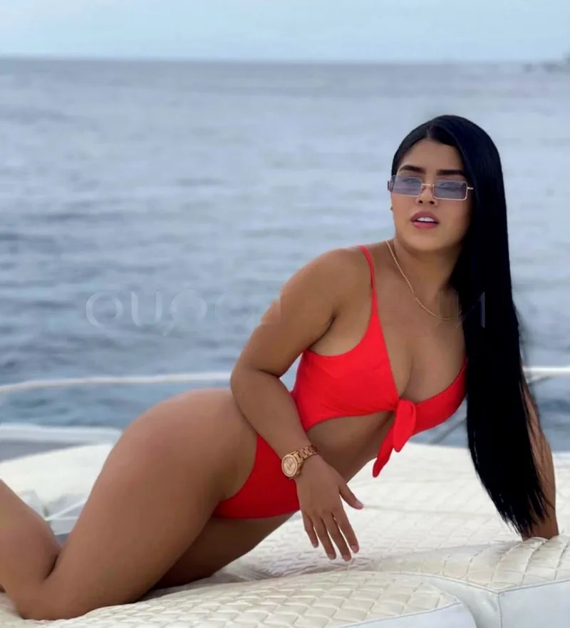 HERMOSA COLOMBIANA DE PASO BESOS