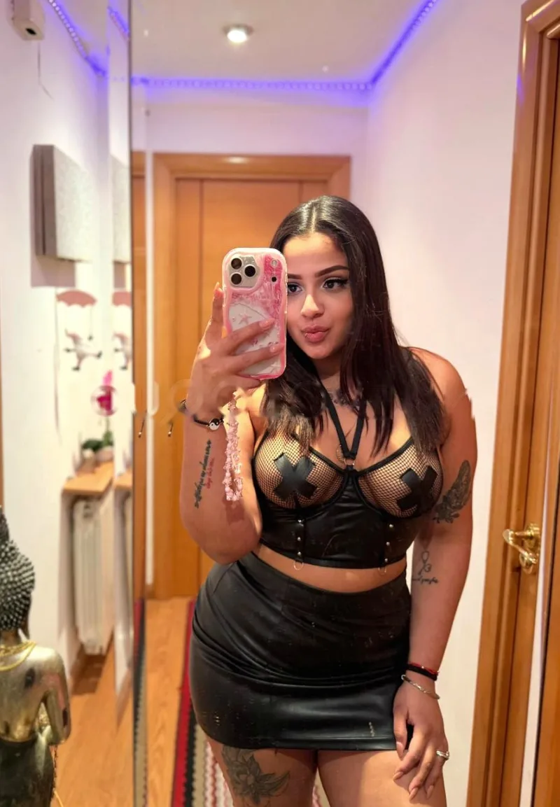 ENCANTADORA Y GUAPA COLOMBIANA