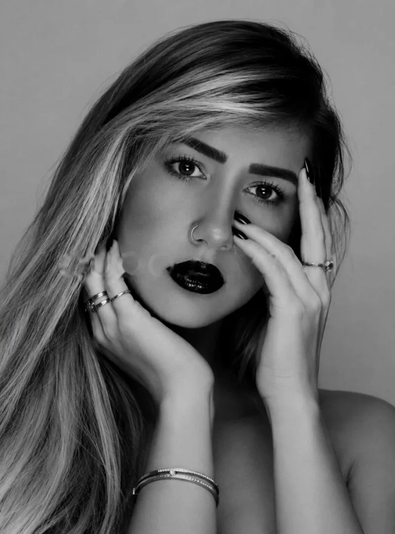 Implicada Cariñosa y Complaciente