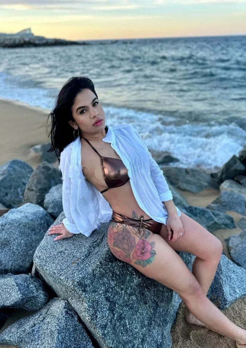 Latina recién llegada y muy complaciente