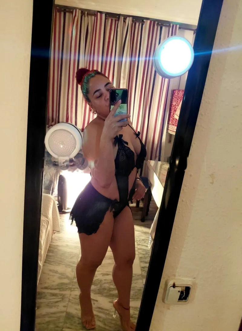 Seductora y cariñosa latina