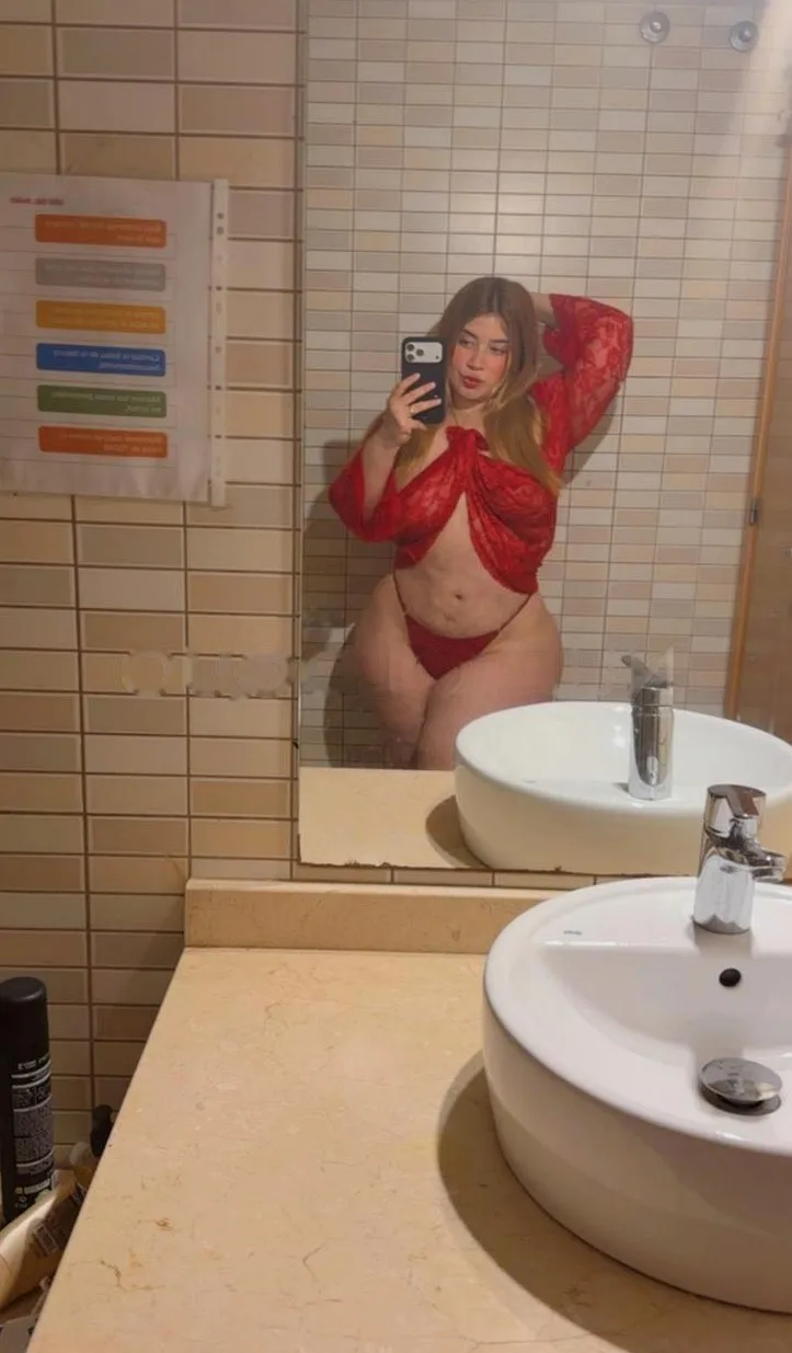 Fogosa complaciente amorosa curvy