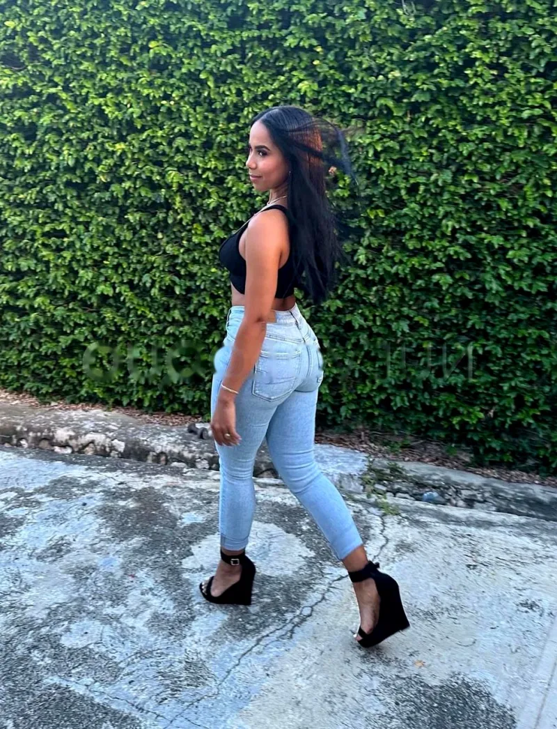 Helena Córdoba, escort