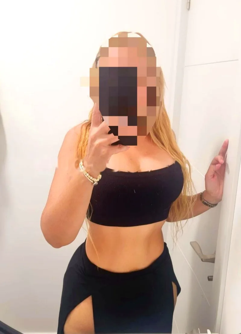 COMPLACIENTE Y ENCANTADORA