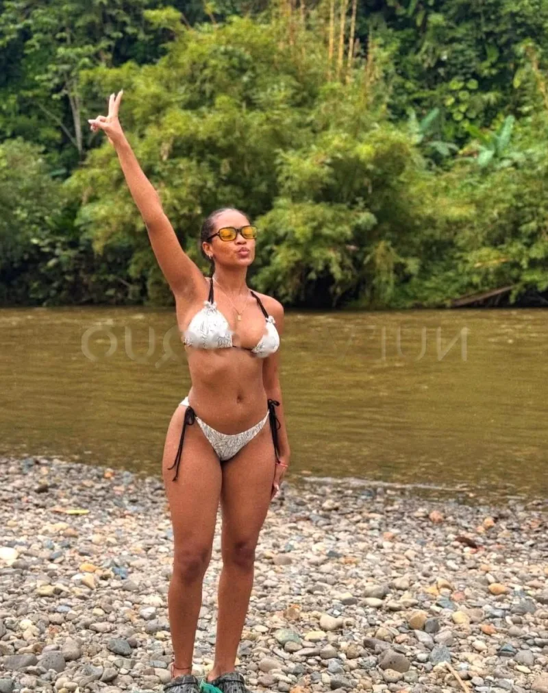 EXÓTICA Y SENSUAL LATINA