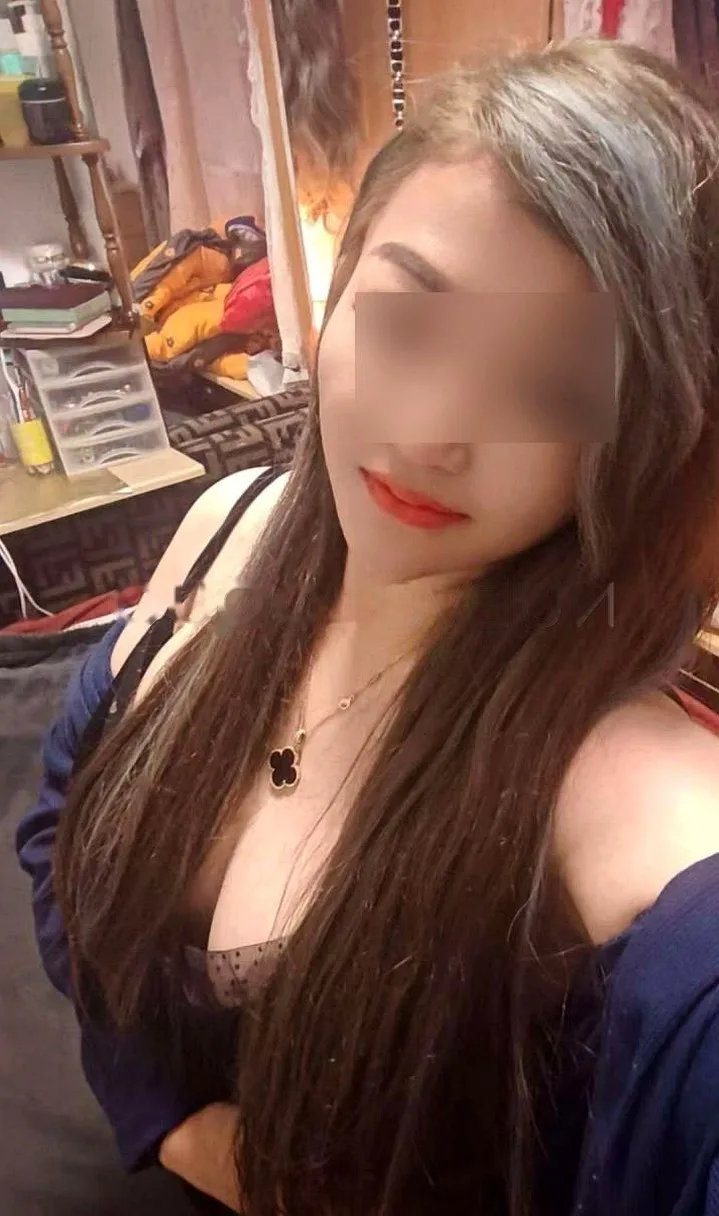 Daniela Asiática, escort en Barcelona
