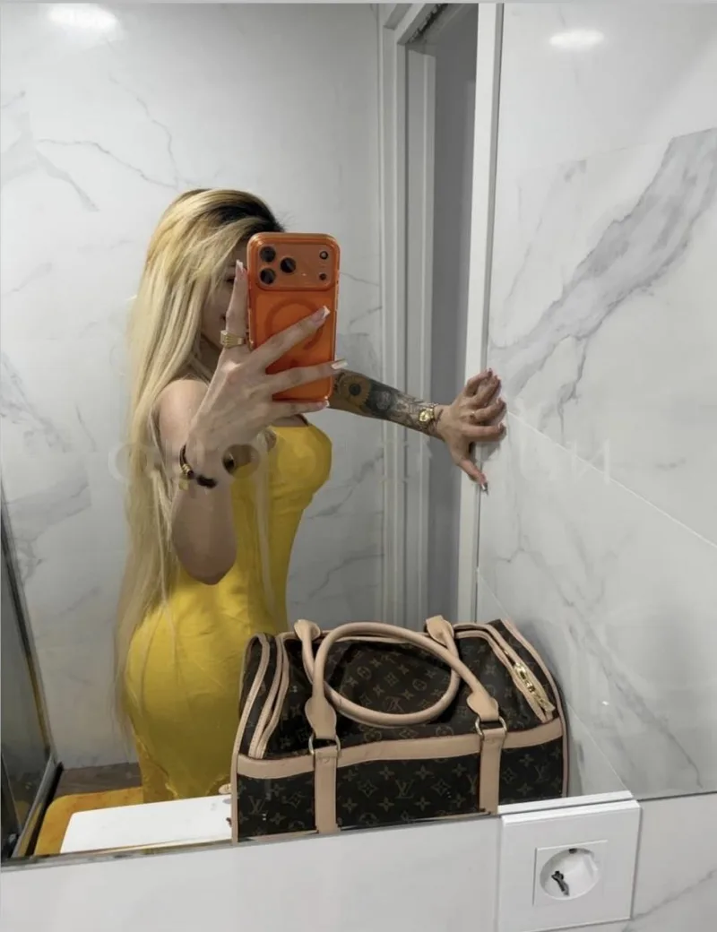 Hermosa rubia
