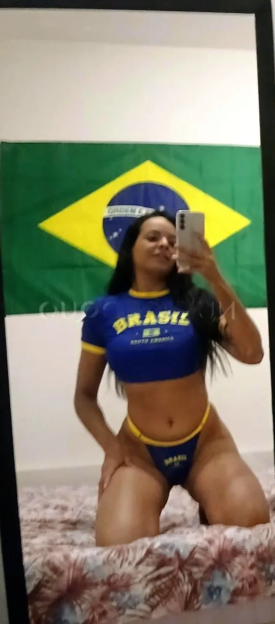 BRASILEÑA MUY CALIENTE Y CARIÑOSA