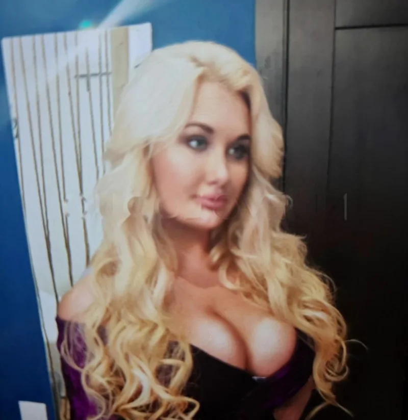 LINDA RUBIA SIN TABU