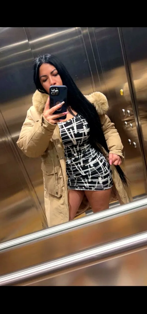 VENEZOLANA OJASOS VERDES , BAJITA