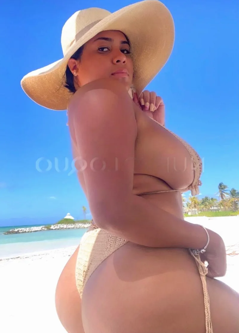Bella caliente latina