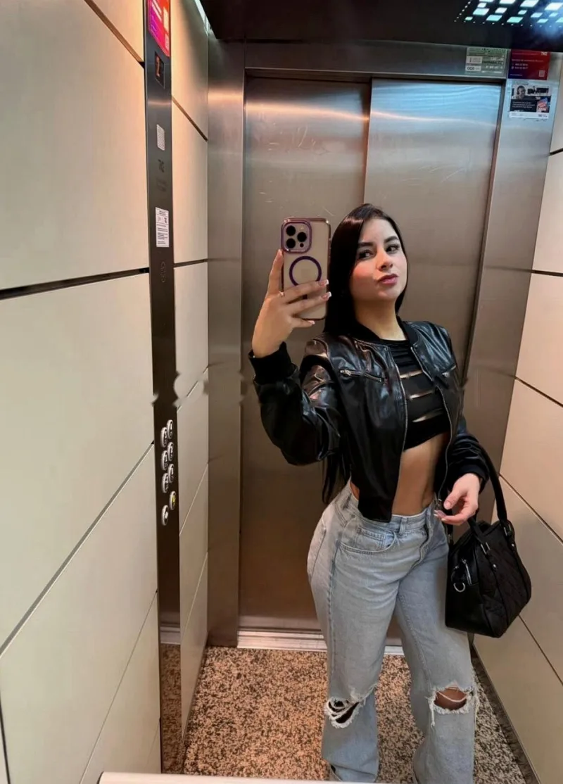 SEXY DELGADA COLOMBIANA