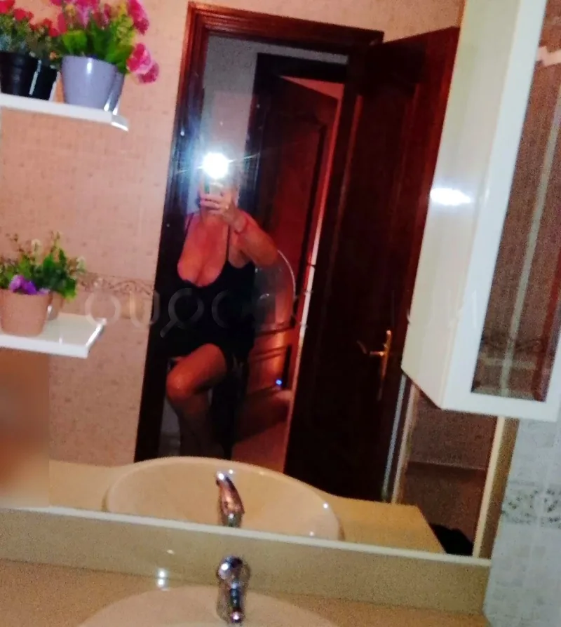 CON UN CUERPAZO COMPLACIENTE