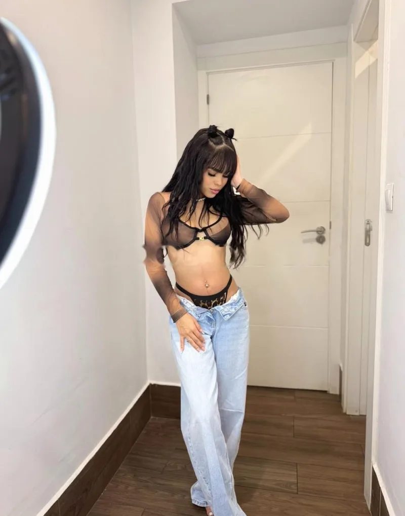 MODELO VENEZOLANA DISPONIBLE