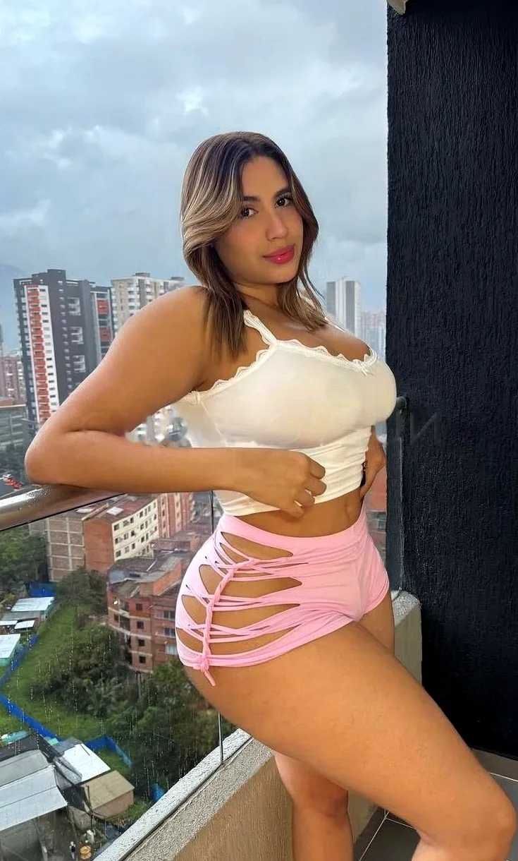 Hola soy NOVEDAD chica latina