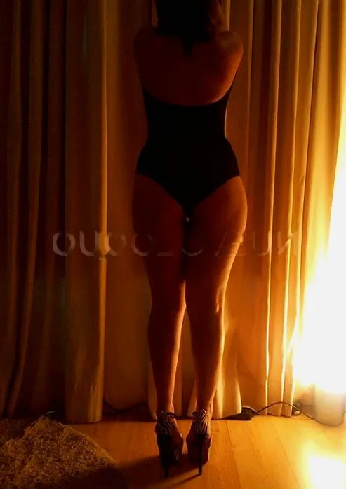 Adriana, escort en Girona
