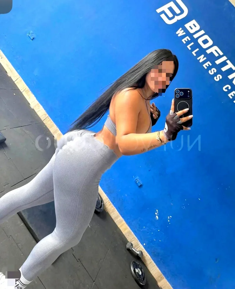 Complaciente y cariñosa