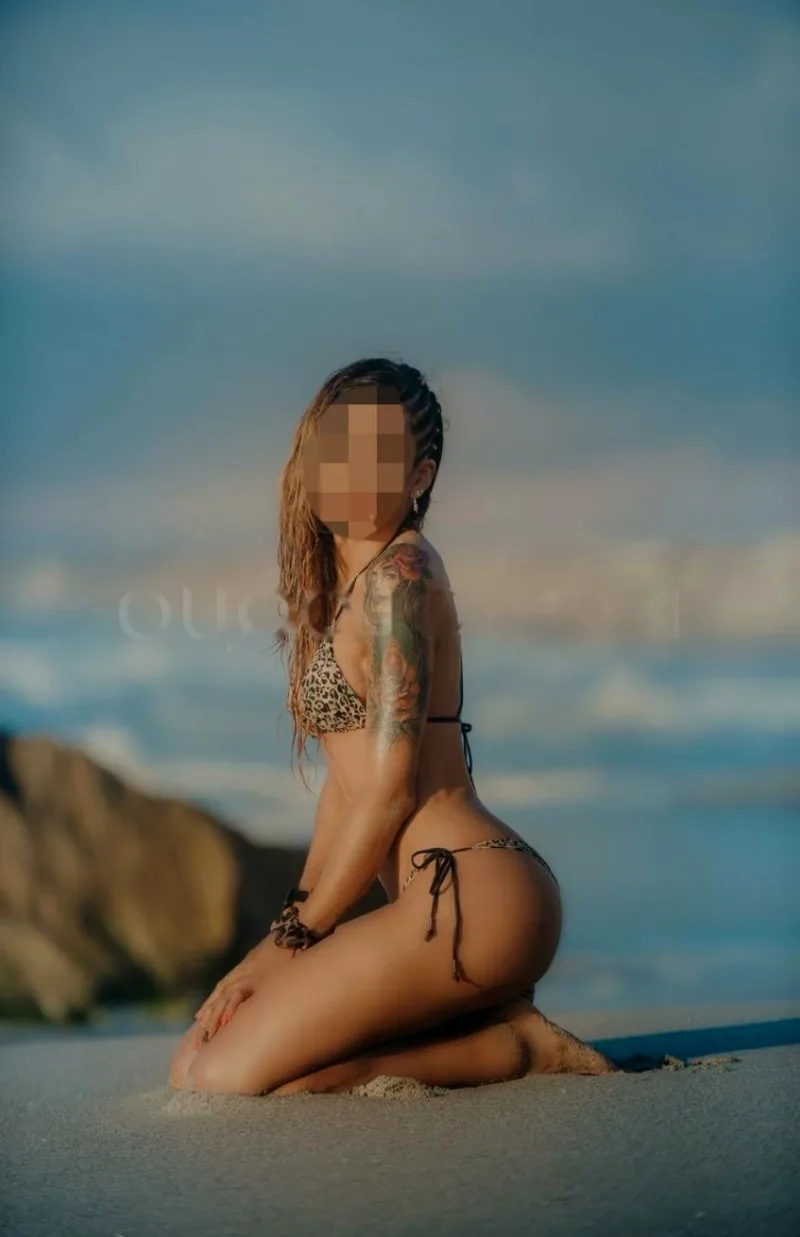 MODELO COLOMBIANA POCOS DÍAS